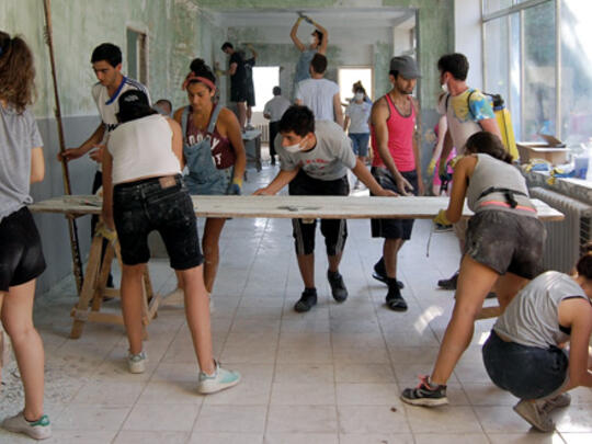 AGBU Arménie Terre de Vie volunteers help renovate a school 